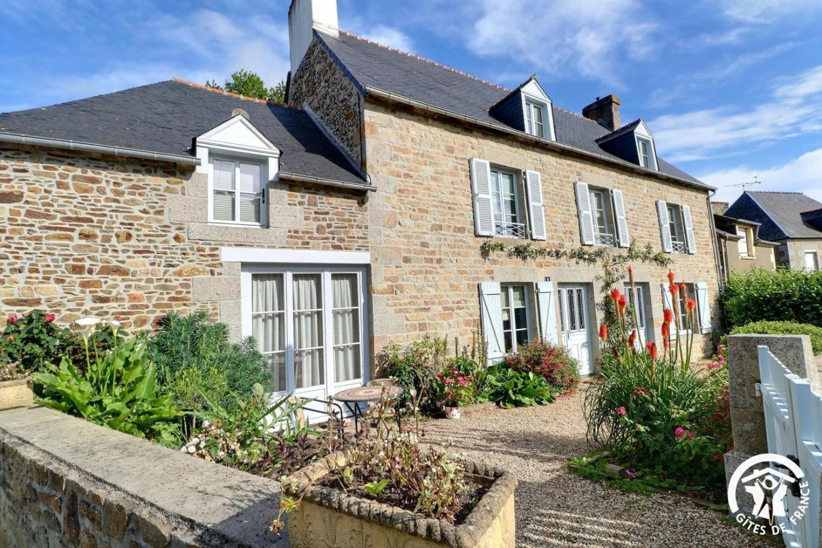 Le Jardin De Quercus Acomodação com café da manhã Bazouges-la-Pérouse Exterior foto