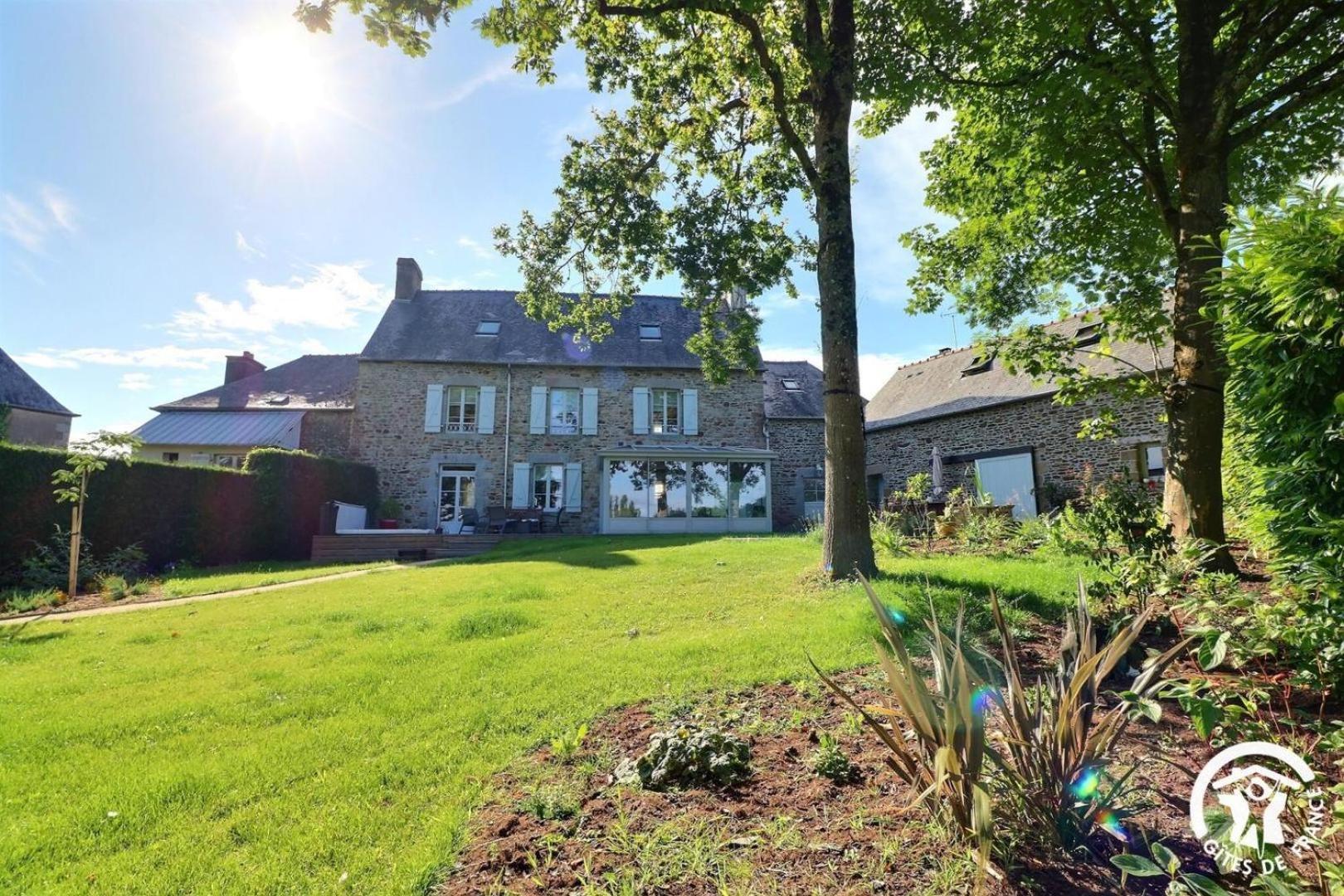 Le Jardin De Quercus Acomodação com café da manhã Bazouges-la-Pérouse Exterior foto