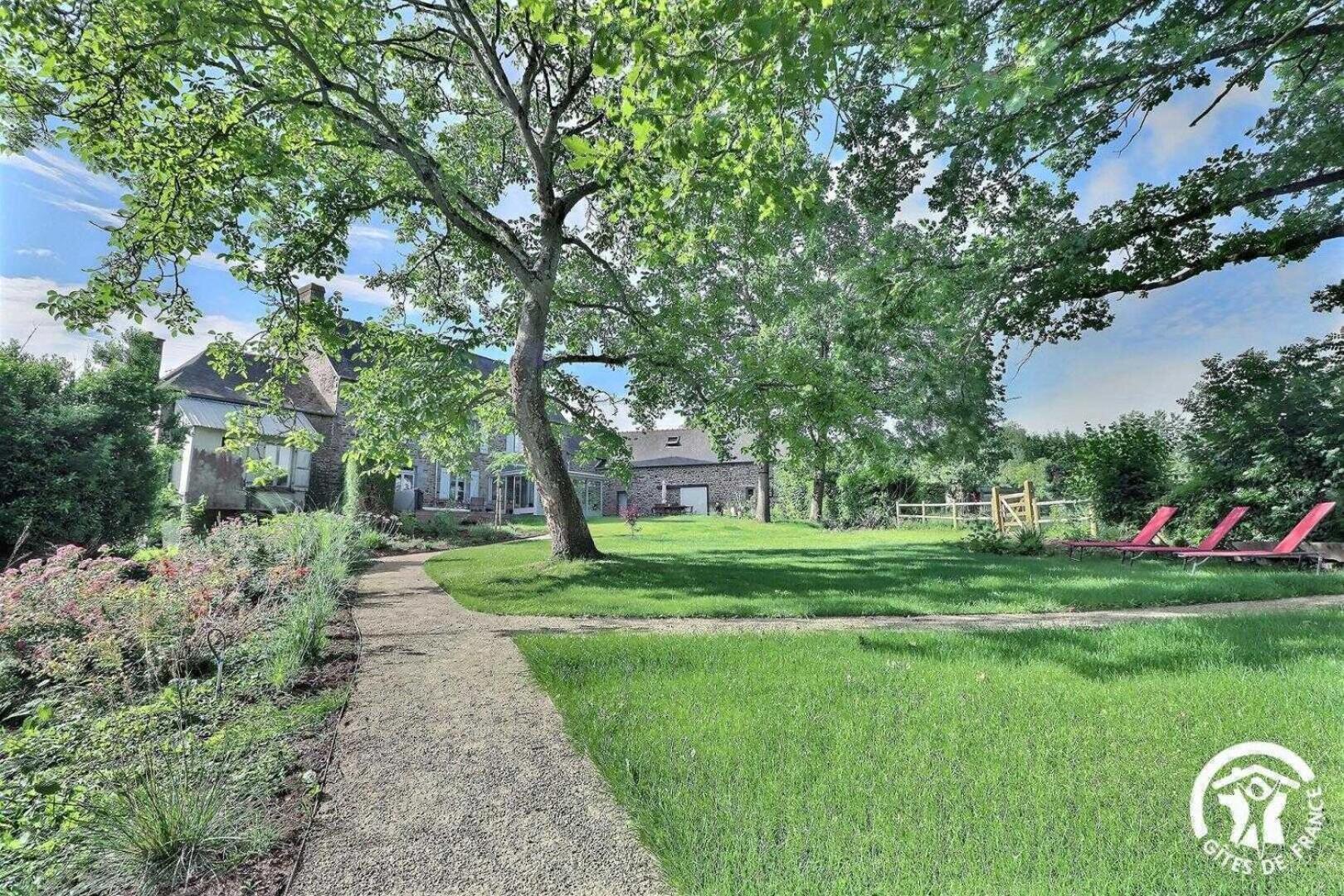 Le Jardin De Quercus Acomodação com café da manhã Bazouges-la-Pérouse Exterior foto