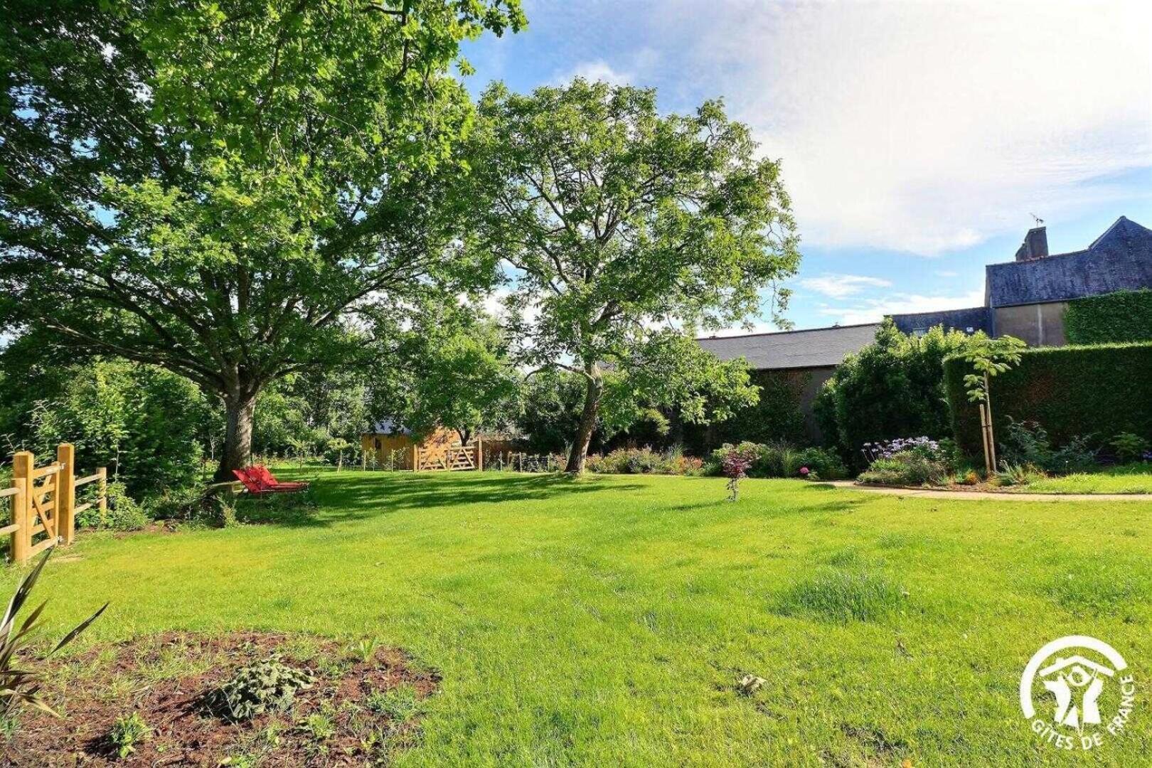 Le Jardin De Quercus Acomodação com café da manhã Bazouges-la-Pérouse Exterior foto