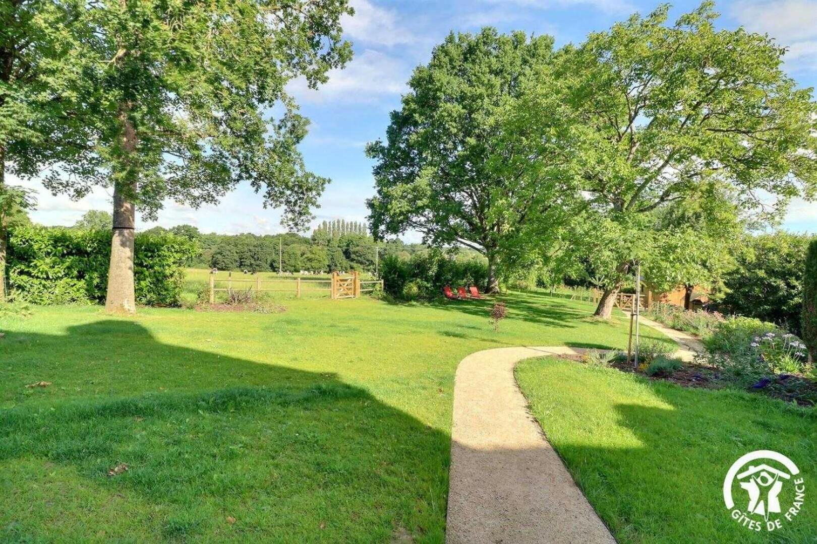 Le Jardin De Quercus Acomodação com café da manhã Bazouges-la-Pérouse Exterior foto